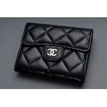 Chanel Portemonnaie, schwarz gestepptes Leder mit C | Chanel wallet, black quilted leather with CC