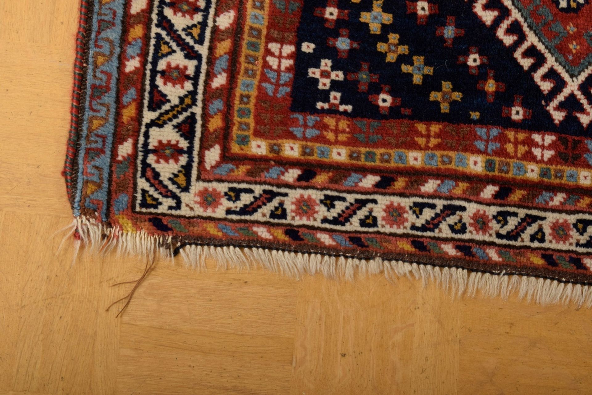 Luri Teppich mit Rapport roter und nachtblauer R | A Luri carpet with a rapport of red and midnight - Bild 3 aus 8