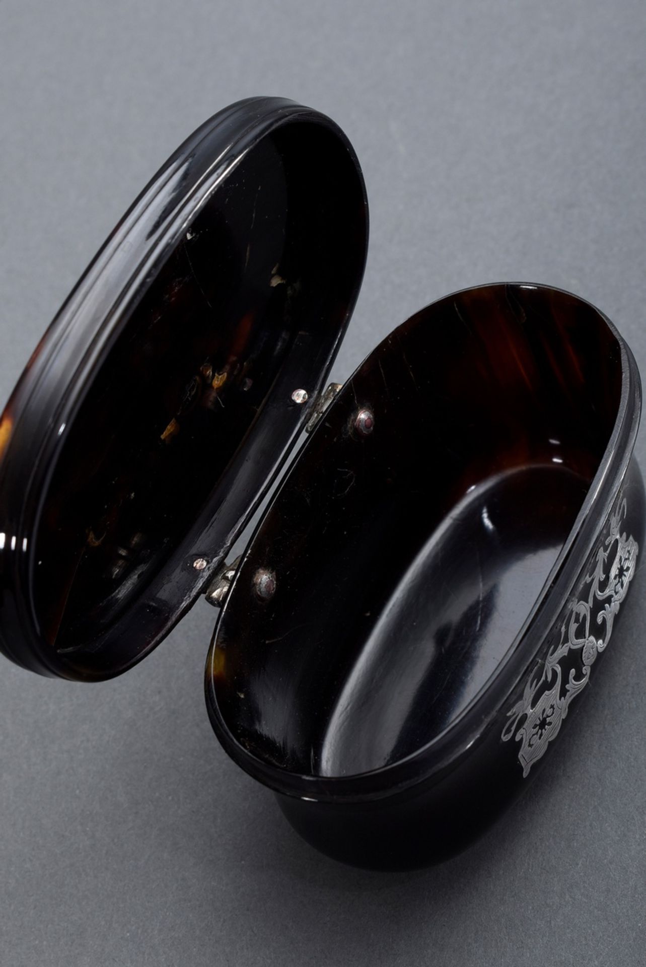 Seltene ovale Schildpatt Dose mit Silber Auflage | Rare oval tortoiseshell box with silver overlay - Bild 5 aus 6