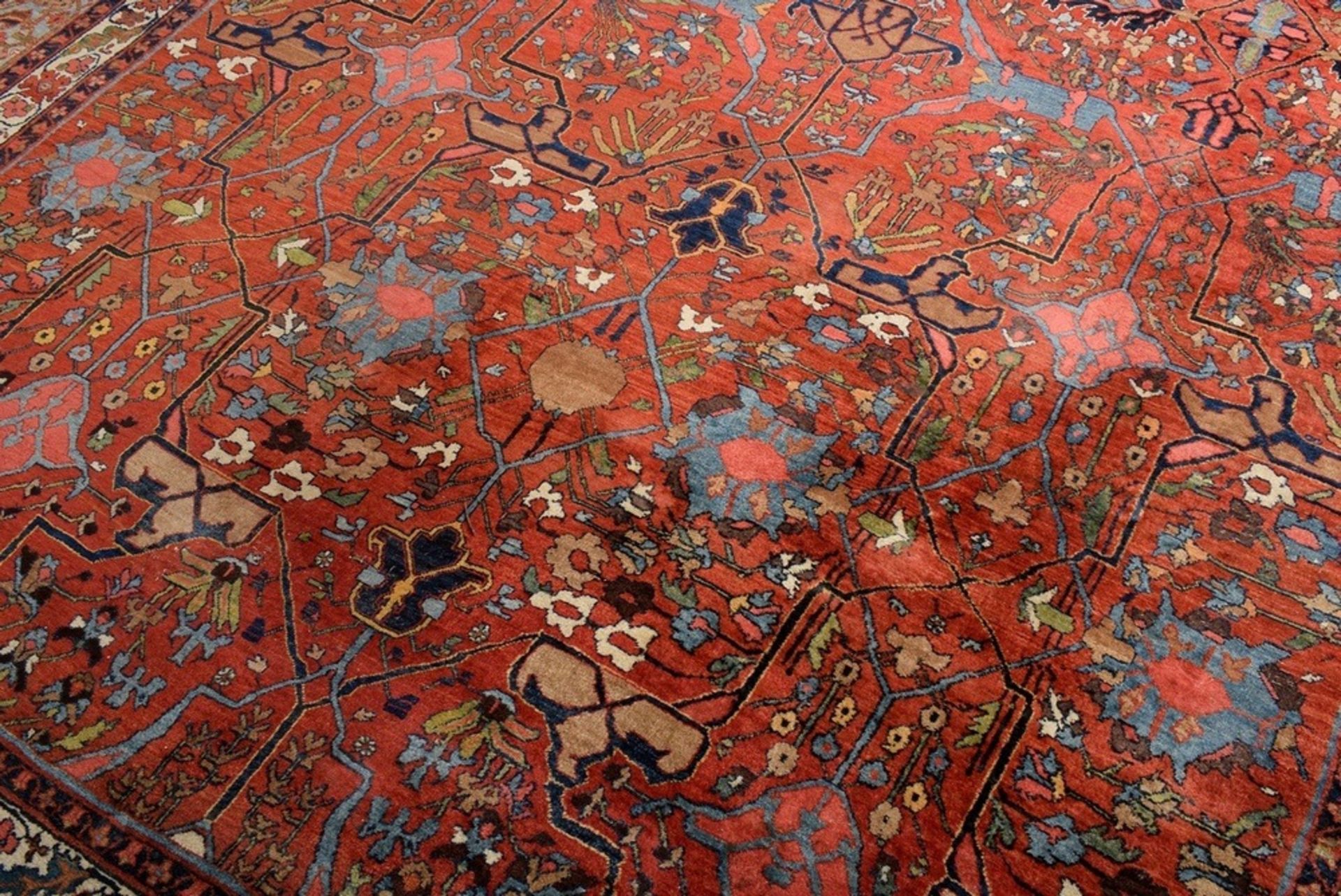 Großer Bidjar Teppich mit Rankenmuster auf rotem | A large Bijar carpet with a vine design on a red - Bild 8 aus 9