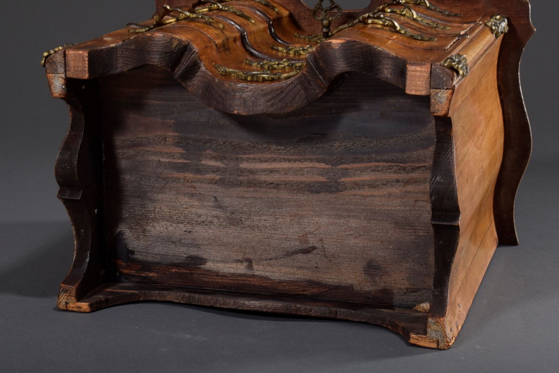 Historismus Modellkommode mit zweifach geschweif | Historicism model chest of drawers with double c - Bild 8 aus 9