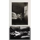 2 Erotische Fotografien: Mahler, Ute (*1949) "Li | 2 Erotic photographs: Mahler, Ute (*1949) "Lying