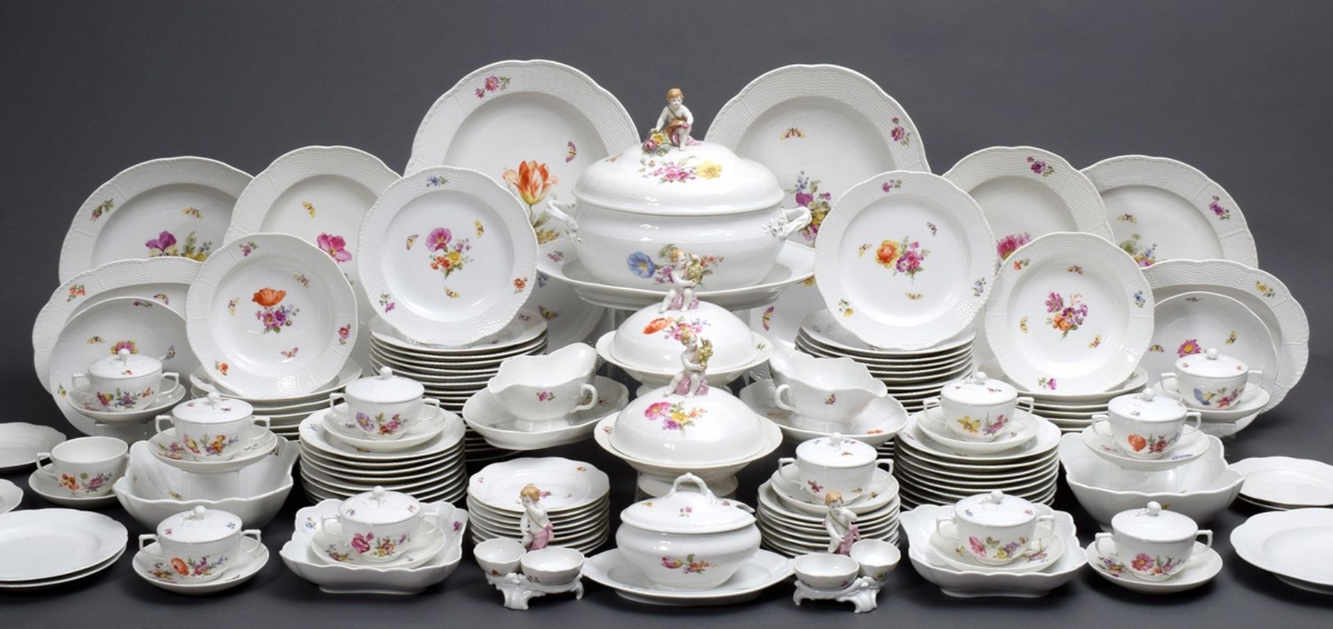 122 Teile KPM "Osier" Speiseservice "Blumen und | 122 pieces KPM "Osier" dinner service "Flowers a - Bild 2 aus 20