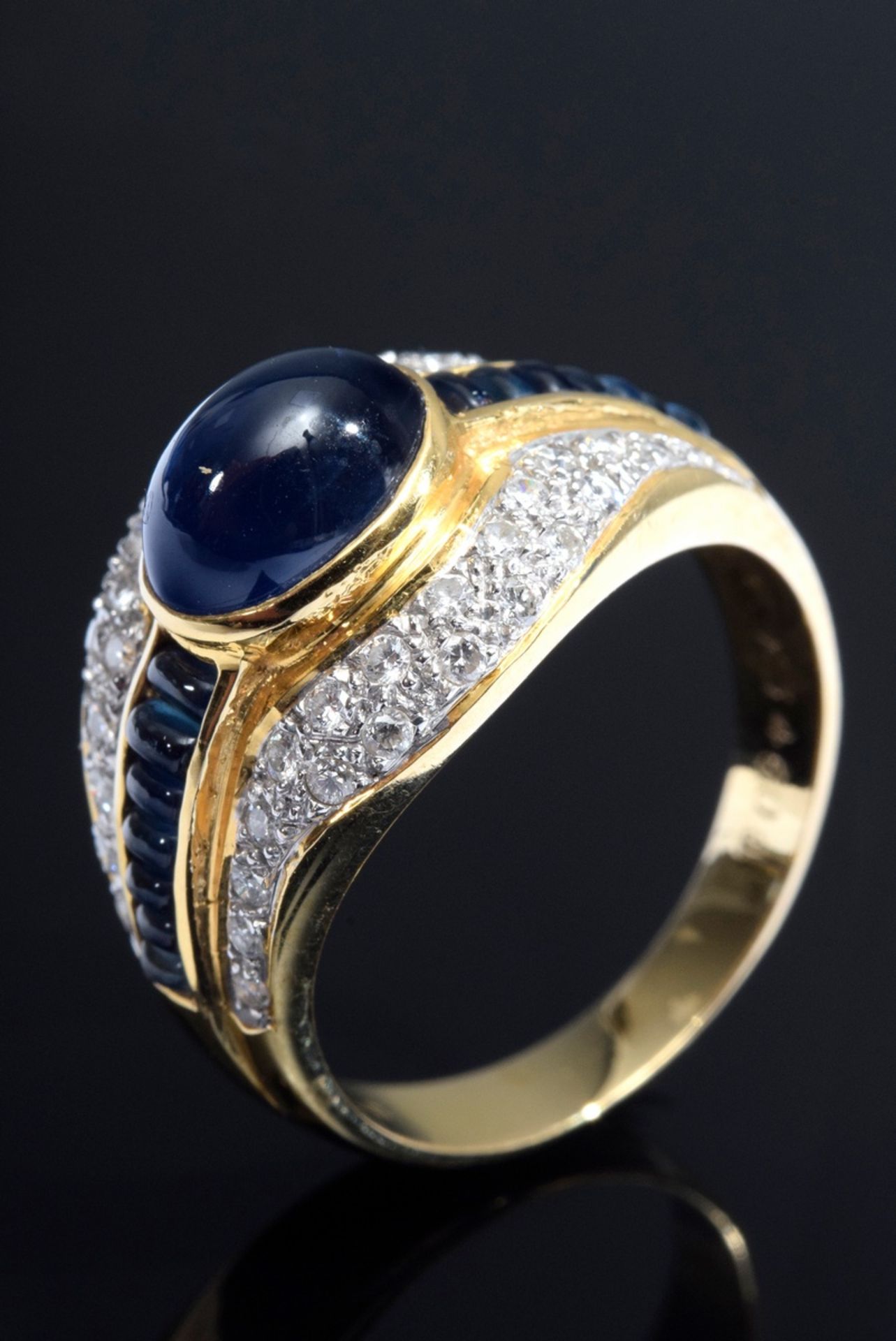 Moderner GG 750 Ring mit Saphiren und Brillanten | Modern GG 750 ring with sapphires and diamonds (