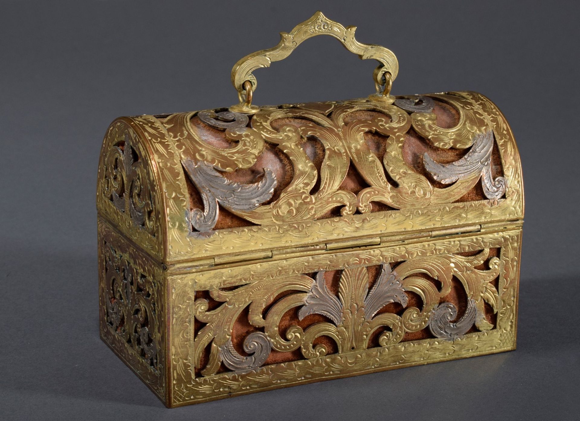Kleine Historismus Runddeckel-Schatulle mit gesä | Small Historism round-lidded casket with sawn an - Bild 3 aus 7