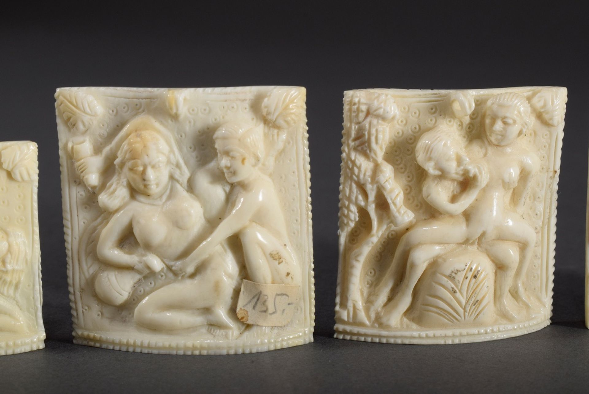 4 Fein geschnitzte Elfenbein Reliefs "Kamasutra Positione | 4 ivory reliefs "Erotic scenes", India - Bild 3 aus 5