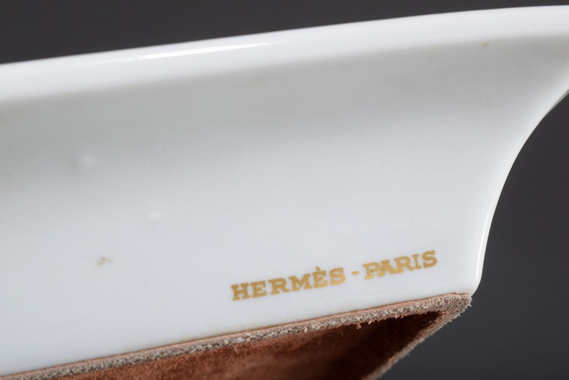 Hermès Porzellan Ascher mit eisenrotem Dekor "P | Hermès Porcelain Ashtray with Iron Red "Phoenix" - Bild 4 aus 5