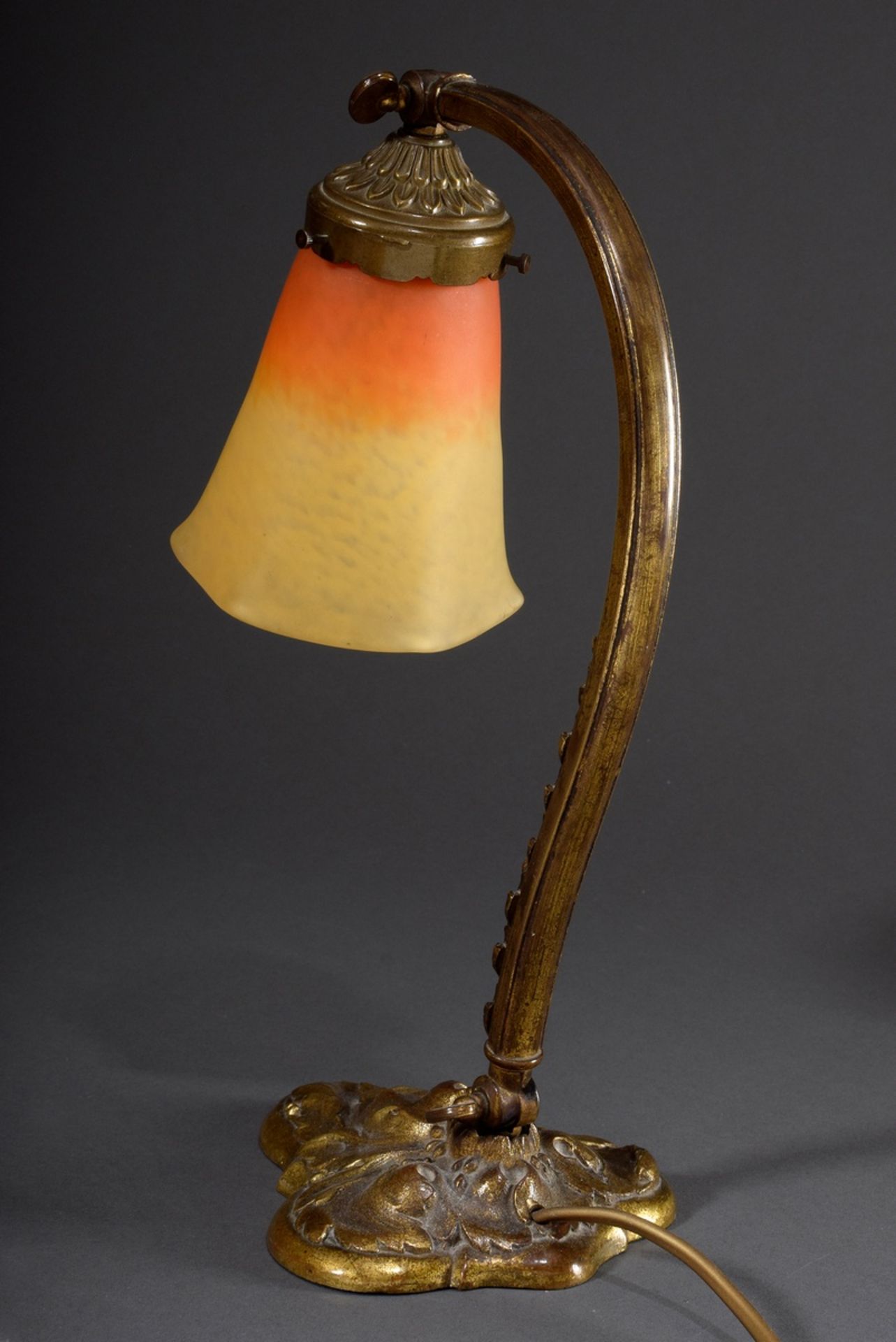 Jugendstil Tischlämpchen mit floralem Bronze Fuß | Art Nouveau table lamp with floral bronze base a - Image 4 of 6