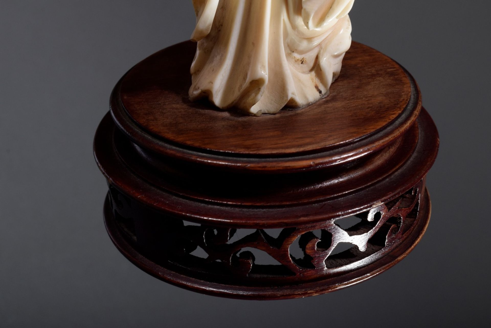 Chinesischen Elfenbein Schnitzerei "Glücksgöttin | Chinese ivory carving "Goddess of Fortune Benten - Bild 9 aus 9