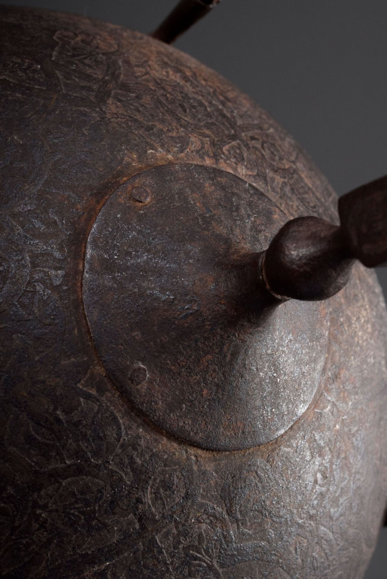 Kulah Khud Helm mit geätzter Dekoration und Kora | Kulah Khud helmet with etched decoration and Kor - Bild 5 aus 10