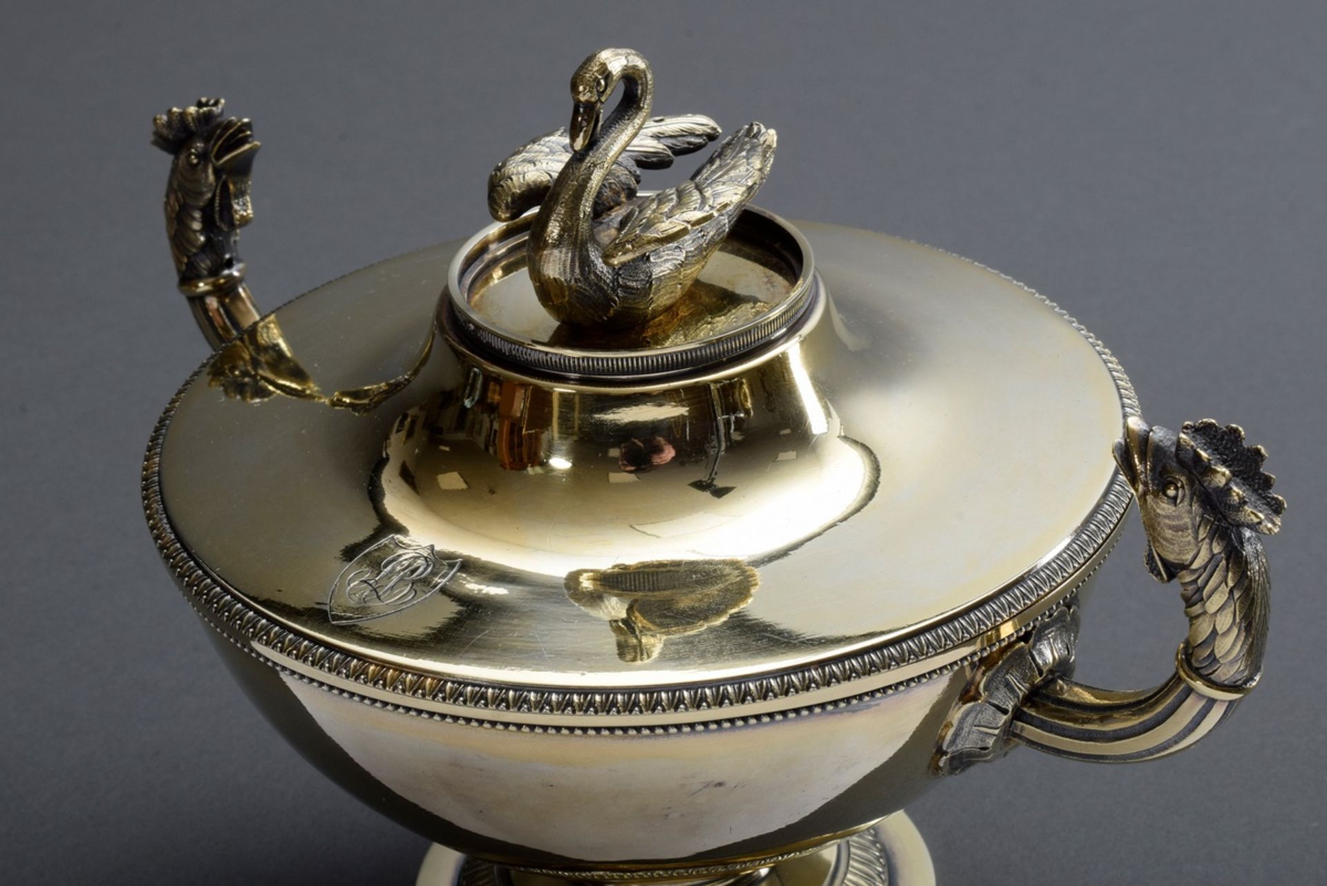 Empire Deckelterrine mit Hahnenkopf-Griffen und | Empire lidded tureen with rooster head handles a - Bild 7 aus 17