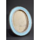 Kleiner ovaler Rahmen mit hellblauem Guilloché E | Small oval frame with light blue guilloché ename