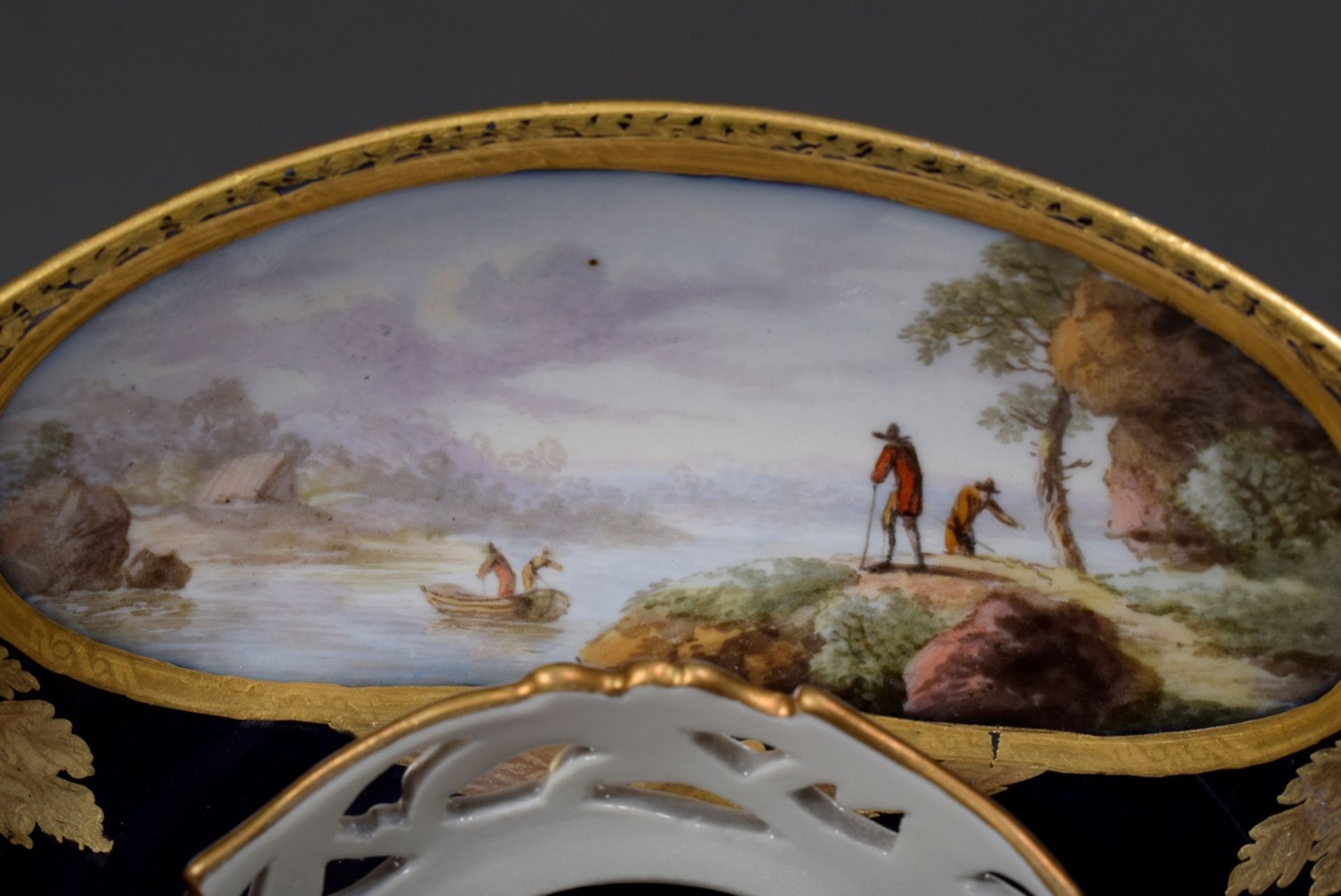 Meissen Trembleuse Tasse mit lupenfeiner Malerei | Meissen Trembleuse cup with flawless painting in - Bild 4 aus 15