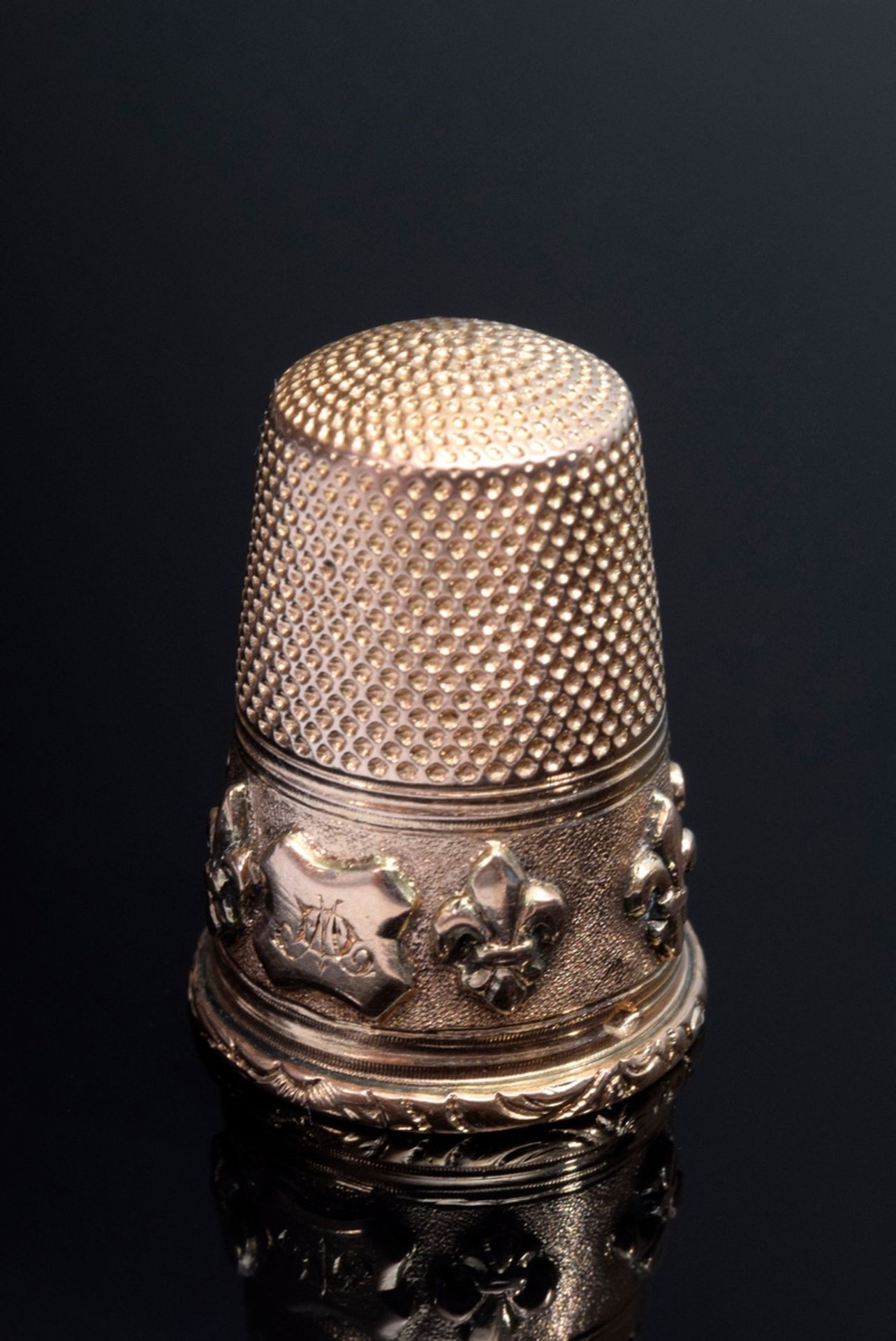 RG 750 Fingerhut mit plastischem "Fleur-de-Lys" Fr | RG 750 Thimble with sculptural "Fleur-de-Lys"