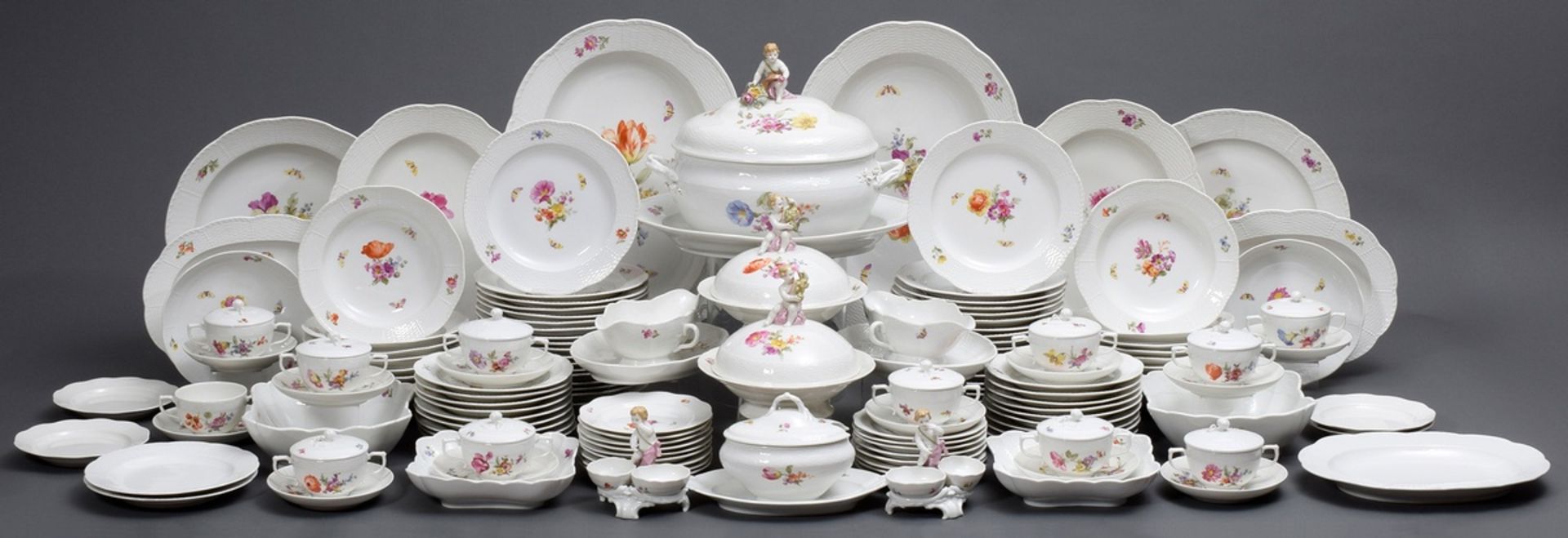 122 Teile KPM "Osier" Speiseservice "Blumen und | 122 pieces KPM "Osier" dinner service "Flowers a - Bild 20 aus 20