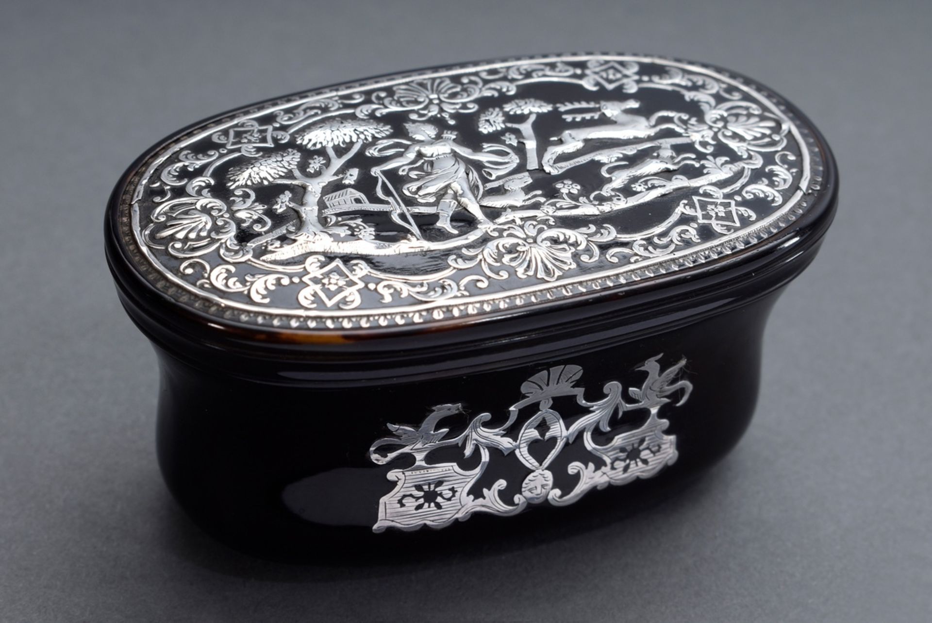 Seltene ovale Schildpatt Dose mit Silber Auflage | Rare oval tortoiseshell box with silver overlay