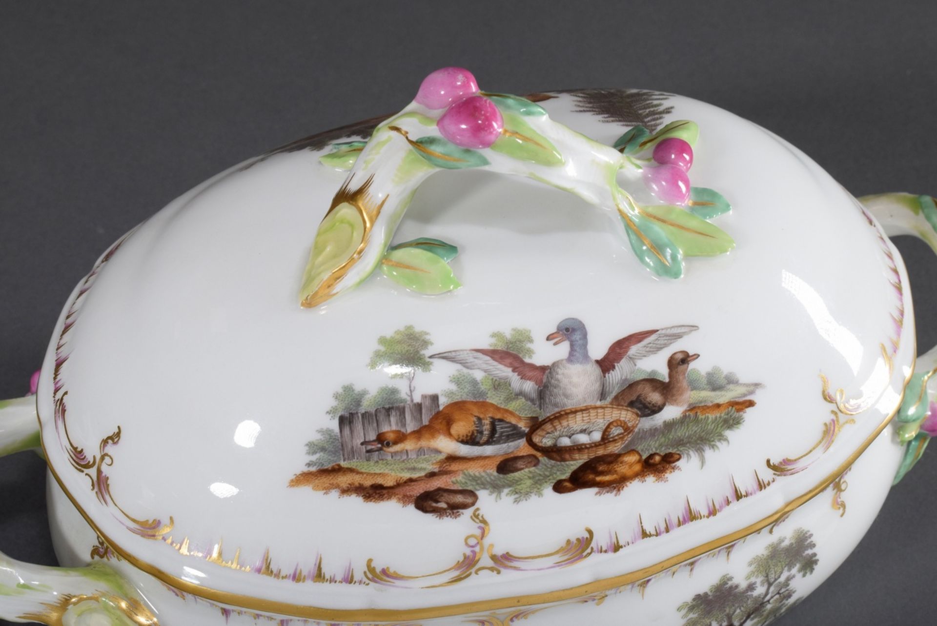 Kleine KPM Terrine und Unterstand mit feiner pol | Small KPM tureen and shelter with fine polychrom - Bild 6 aus 12