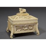 Beinkästchen mit geschnitzten Jagdmotiven "Rehe, | Bone box with carved hunting motifs "deer, hares