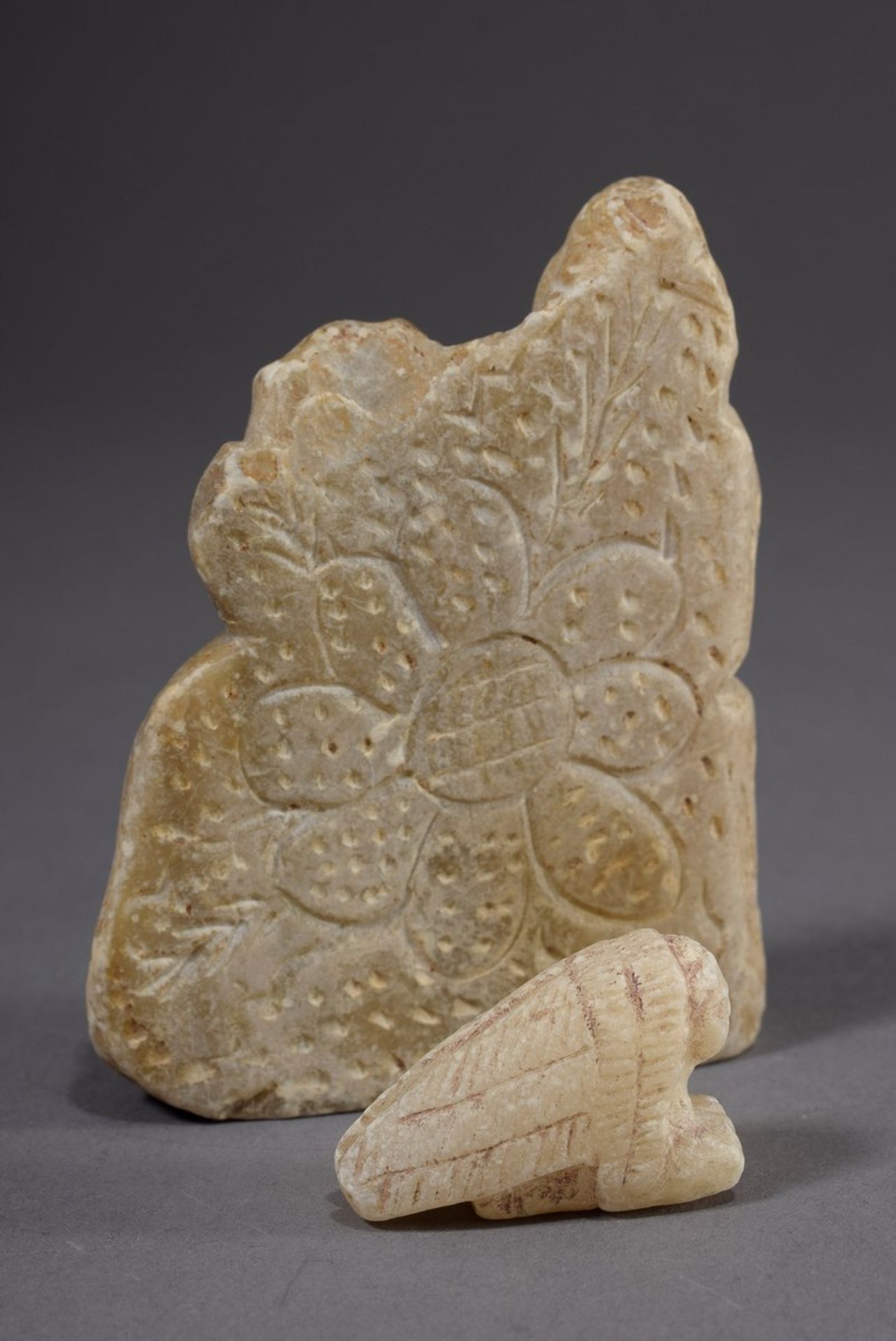 2 Diverse Teile byzantinische Alabasterschnitzer | 2 Various pieces of Byzantine alabaster carvings - Bild 4 aus 5