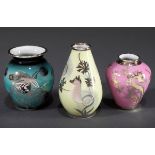 3 Diverse pastellfarbige Porzellan Vasen mit Sil | 3 Various pastel coloured porcelain vases with s