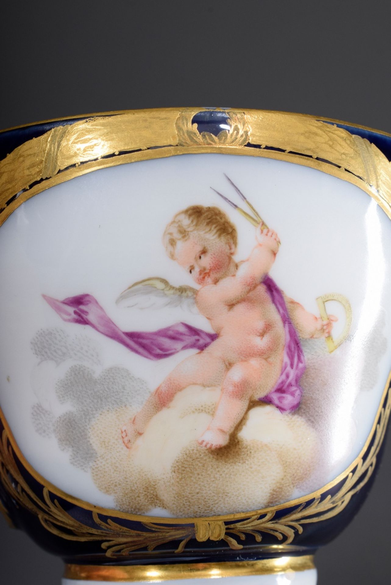 Meissen Trembleuse Tasse mit lupenfeiner Malerei | Meissen Trembleuse cup with flawless painting in - Bild 14 aus 15