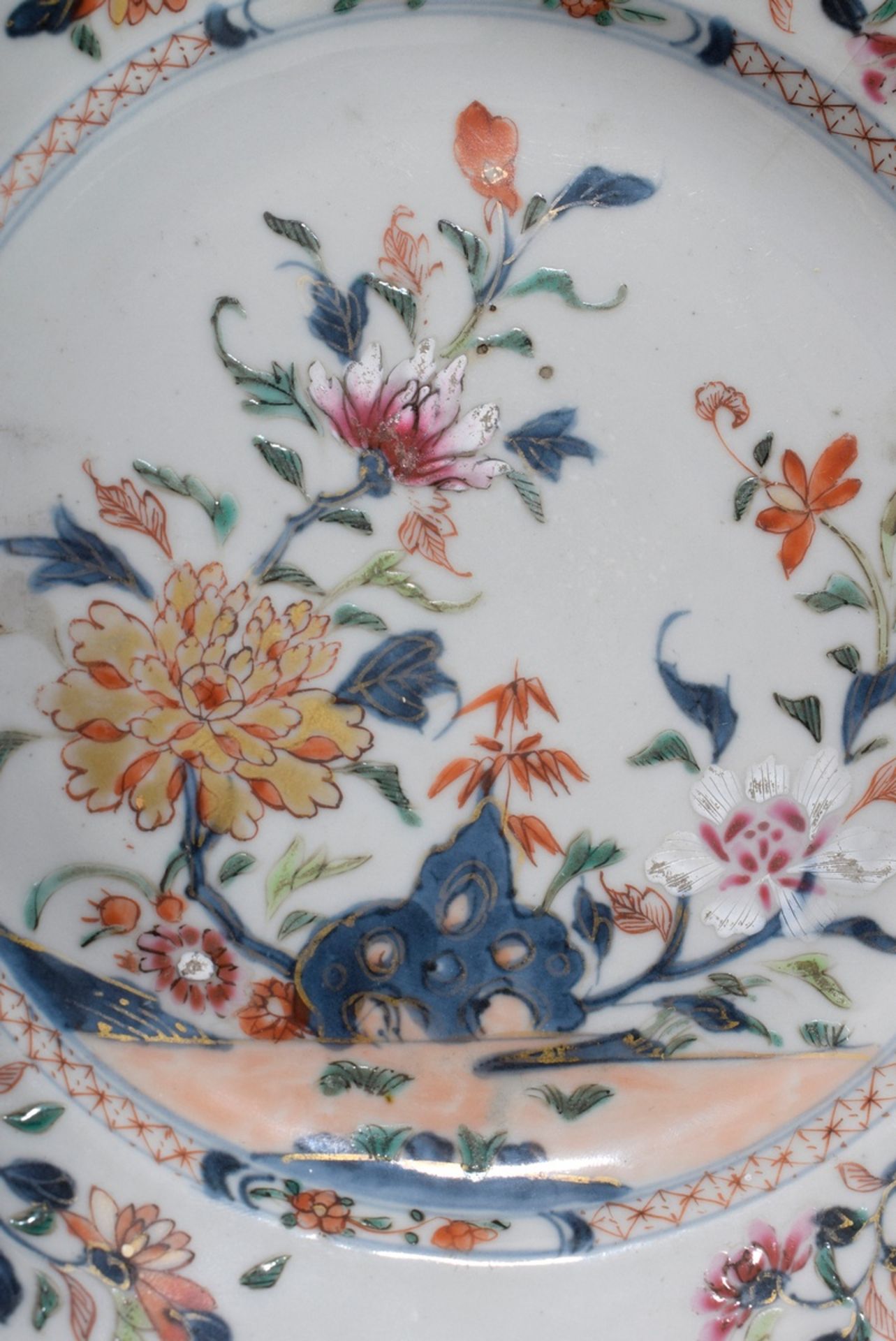 Chinesischer Teller mit Famille rose Dekor "Blüte | Chinese plate with Famille rose decoration "blo - Bild 3 aus 5
