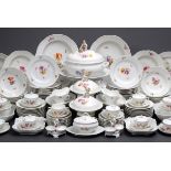 122 Teile KPM "Osier" Speiseservice "Blumen und | 122 pieces KPM "Osier" dinner service "Flowers a