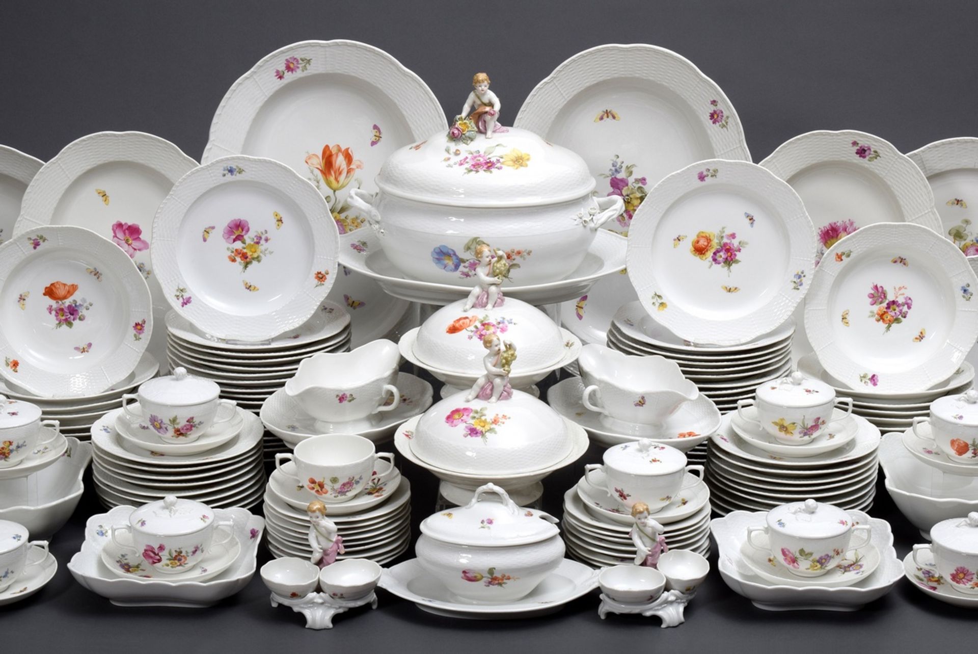 122 Teile KPM "Osier" Speiseservice "Blumen und | 122 pieces KPM "Osier" dinner service "Flowers a