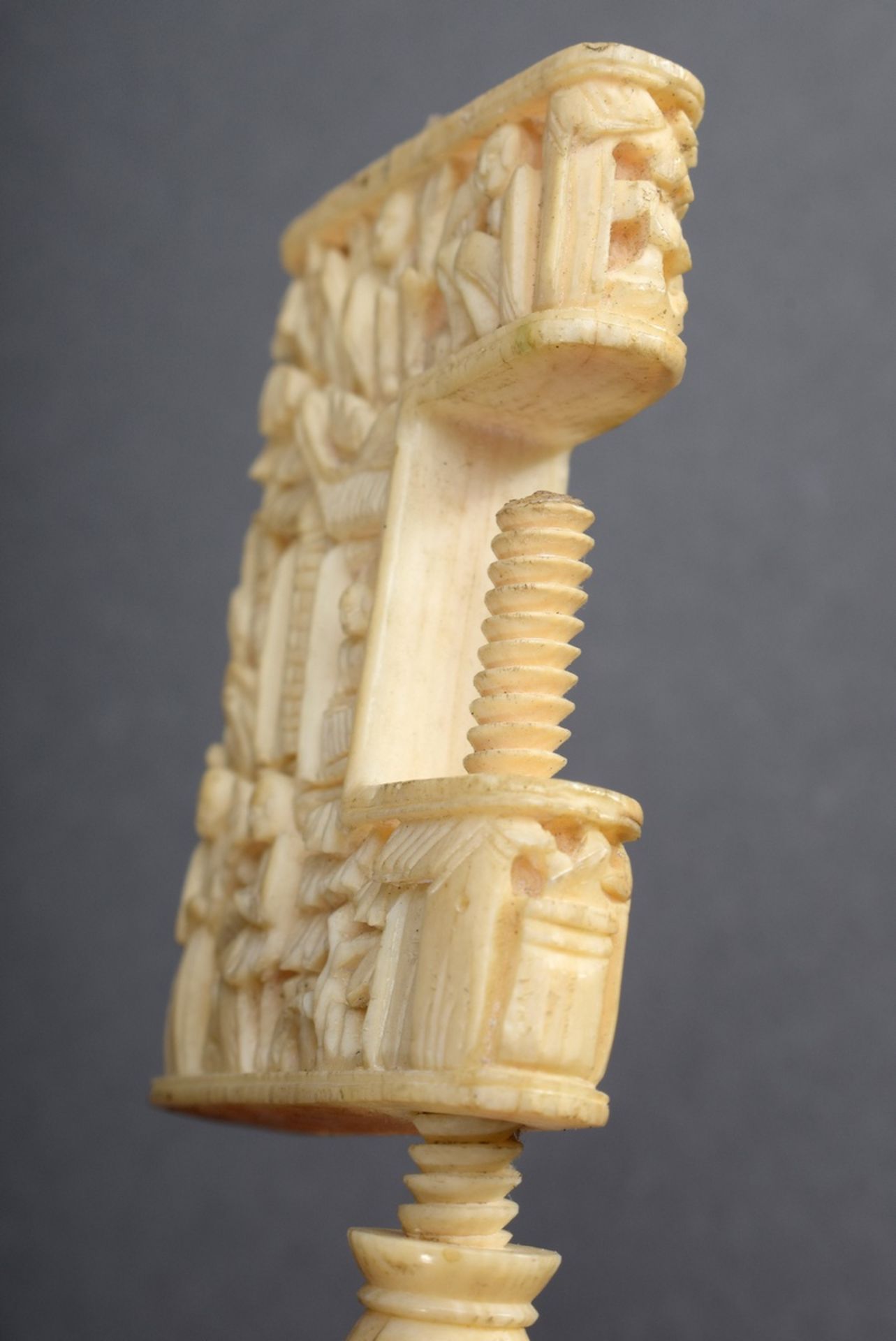 Kleine Elfenbein Zwinge für Handarbeit, China um 19 | Small ivory clamp for needlework, China c. 19 - Bild 4 aus 4