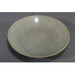 Flache chinesische Steinzeug Schale mit seladonf | Flat Chinese stoneware bowl with celadon coloure
