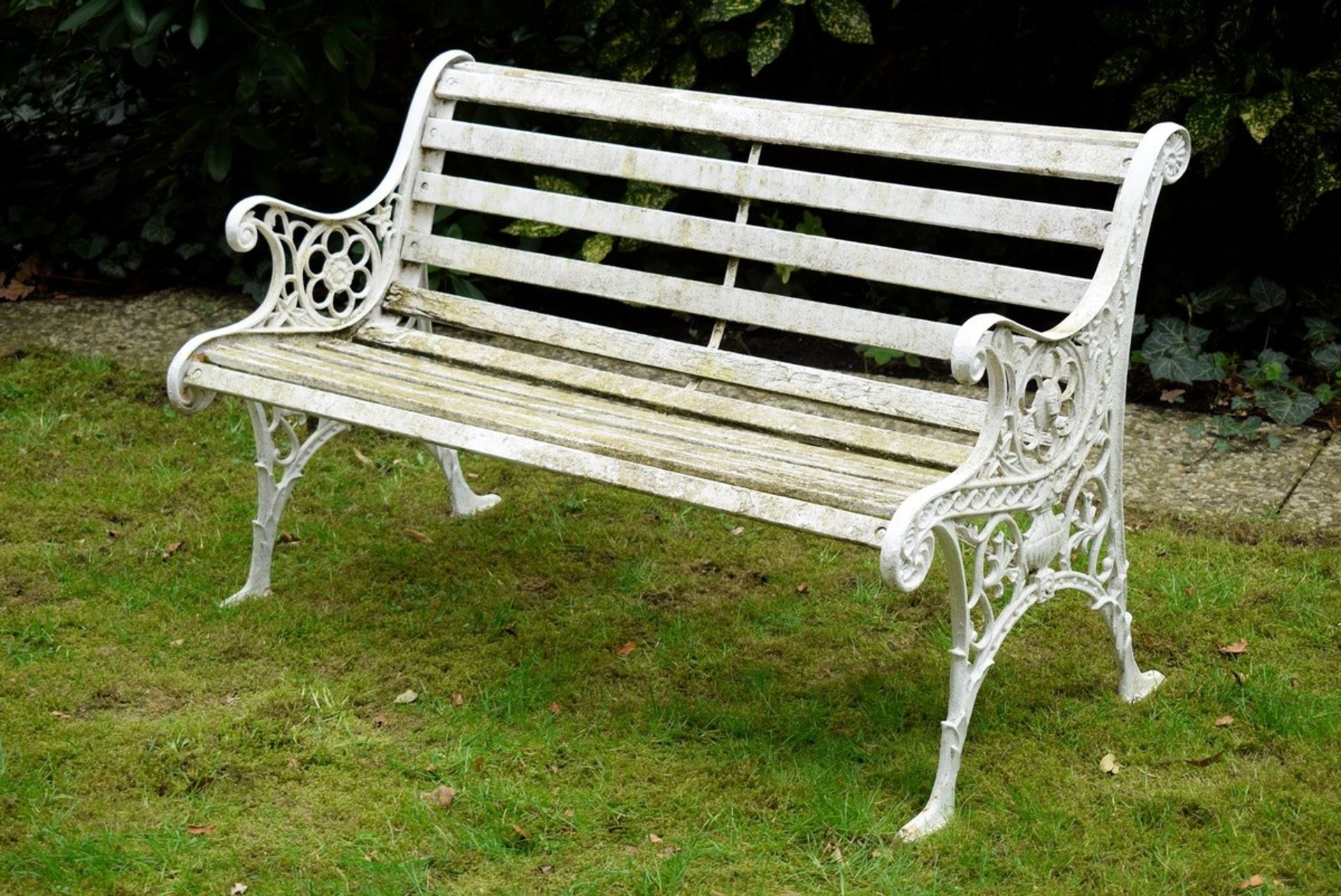 3 Teile Gusseisen Gartenmöbel: Bank mit Holzstre | 3 pieces cast iron garden furniture: bench with - Bild 2 aus 9