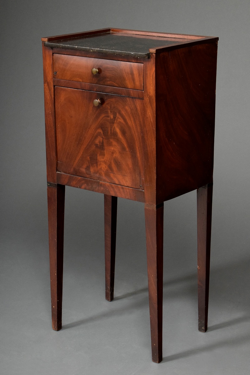 Französischer Empire Nachtschrank, Mahagoni mit sch | French Empire bedside cabinet, mahogany with