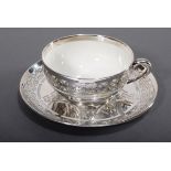 Hutschenreuther Mokkatasse/UT mit reichem Silber | Hutschenreuther mocha cup/saucer with a rich sil