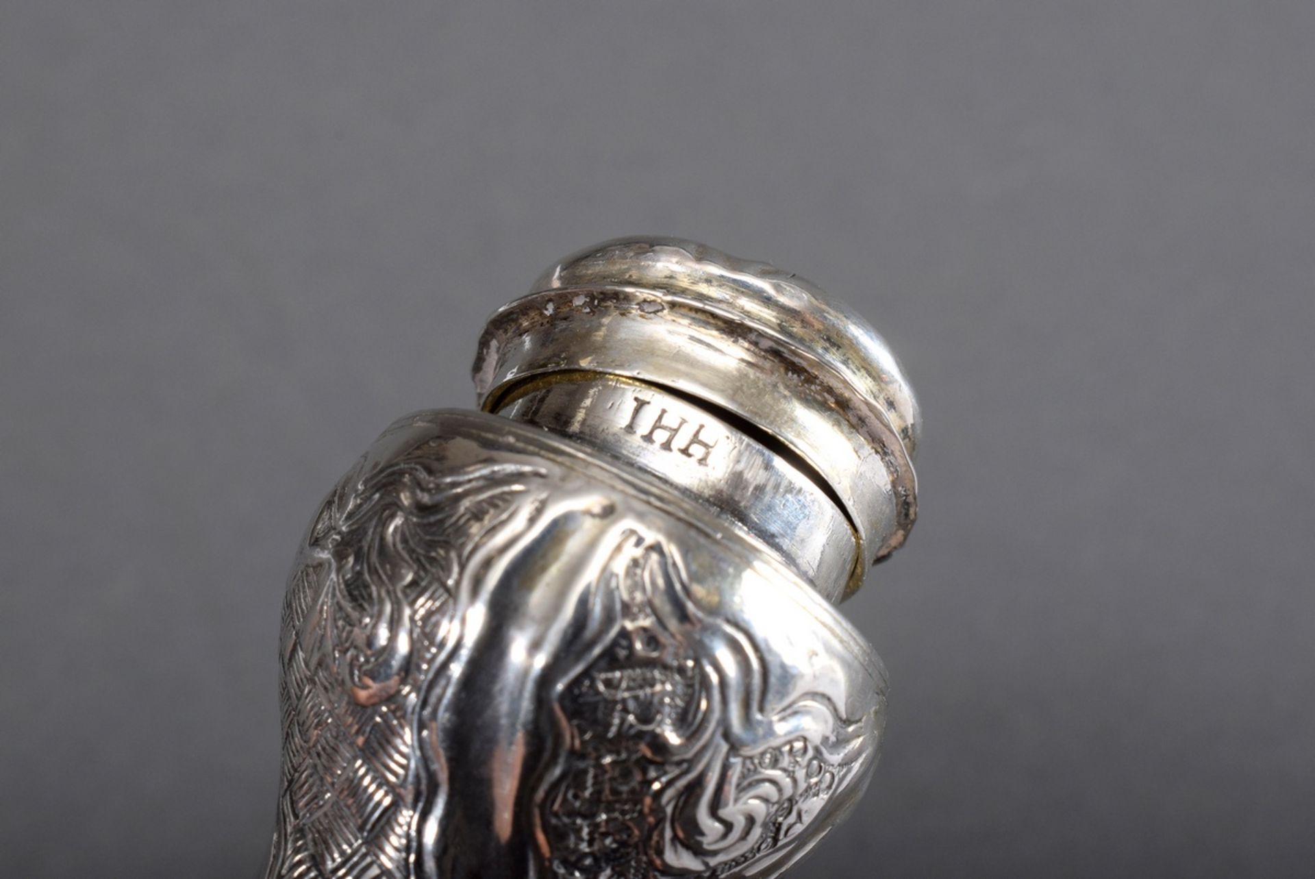 Vasenförmiges Silber Riechfläschchen mit getrieb | Vase-shaped silver smelling bottle with chased r - Bild 5 aus 5