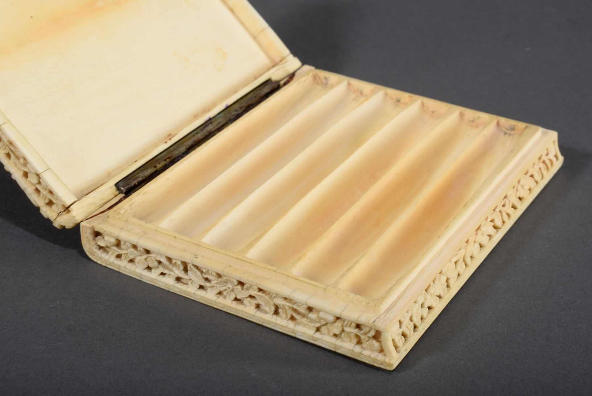 Chinesisches Elfenbein Zigarillo Etui mit feiner | Chinese ivory cigarillo case with fine relief ca - Image 2 of 8
