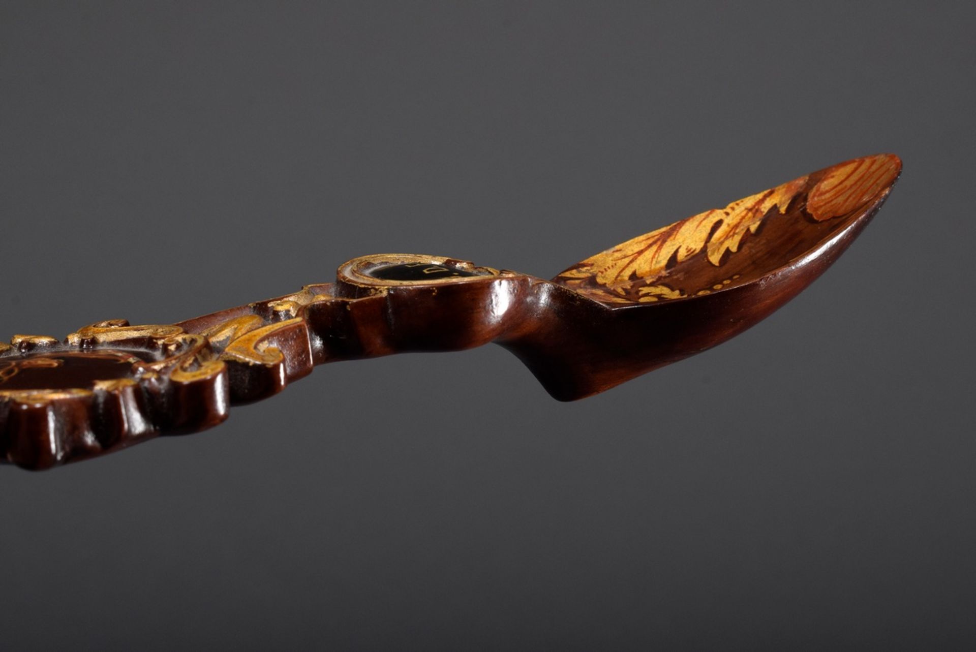 Geschnitzter Holz Löffel (sog. Love Spoon) mit f | Carved wooden spoon (so-called Love Spoon) with - Bild 6 aus 6