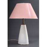 Weiße KPM Porzellan Lampe mit konischem Fuß und rosé | White KPM porcelain lamp with conical base a