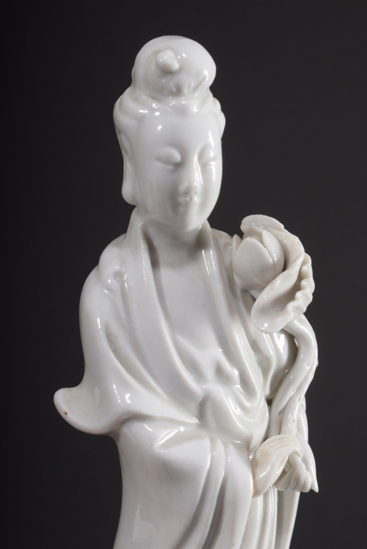 Kleine Blanc de Chine Figur "Guanyin Lokapala", | Small Blanc de Chine figure "Guanyin Lokapala", - Bild 4 aus 5