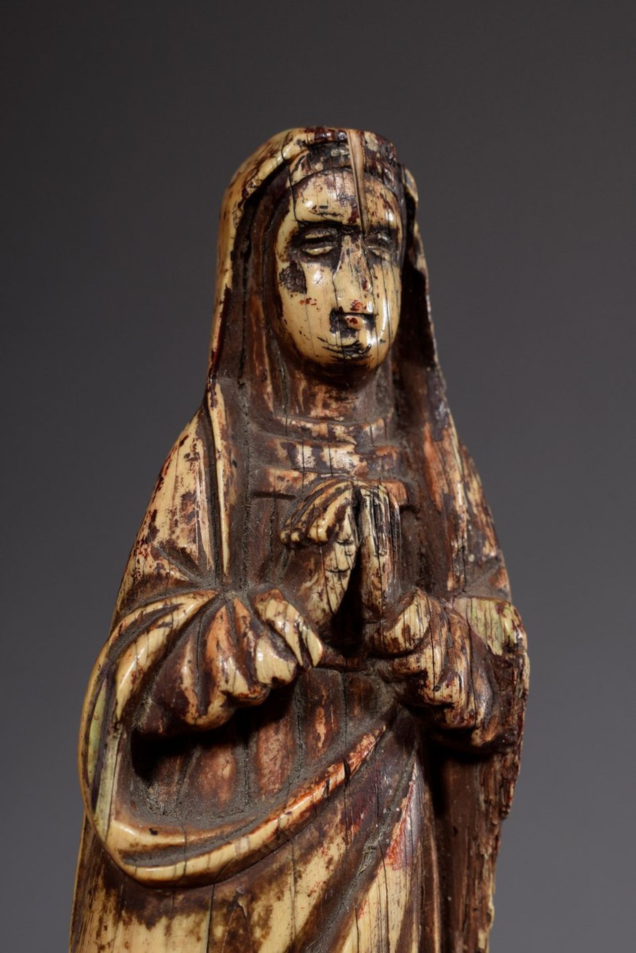 4 Diverse Schnitzereien: "Pieta mit Engel", "Mad | 4 Various carvings: "Pieta with Angel", "Madonna - Image 12 of 14