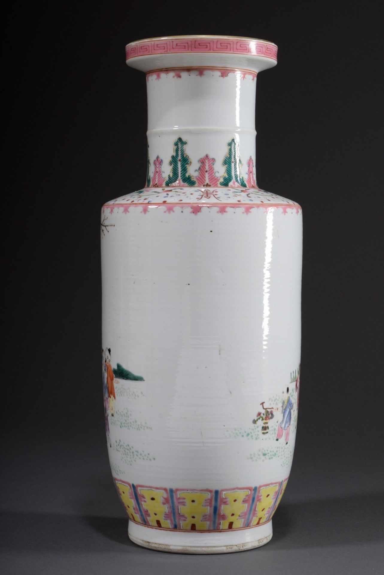 Paar chinesische Famille rose Roleauvasen "Spiel | Pair of Chinese Famille rose Roleau vases "Playi - Bild 10 aus 11