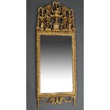 Reich verzierter und vergoldeter Barock Spiegel | Richly decorated and gilded baroque mirror with