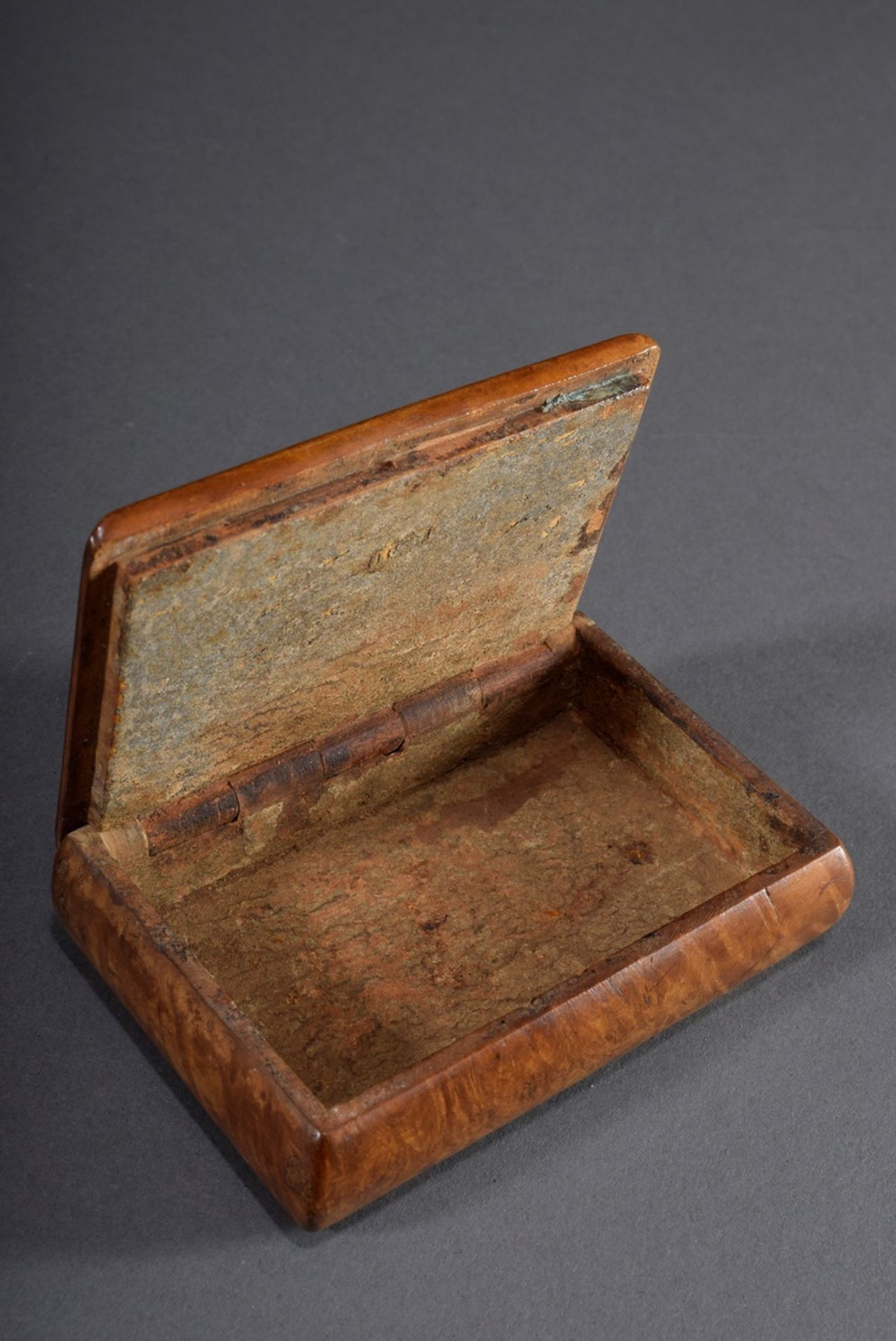 Wurzelholz Schnupftabakdose mit geschnitztem Rel | Burl wood snuff box with carved relief in the li - Bild 5 aus 8