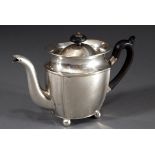 Teekanne in schlichter Façon auf Kugelfüßen mit | Plain teapot on ball feet with ebonised handle,