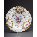 Meissen Prunkteller mit polychromer Blumenmalere | Meissen show plate with polychrome floral painti