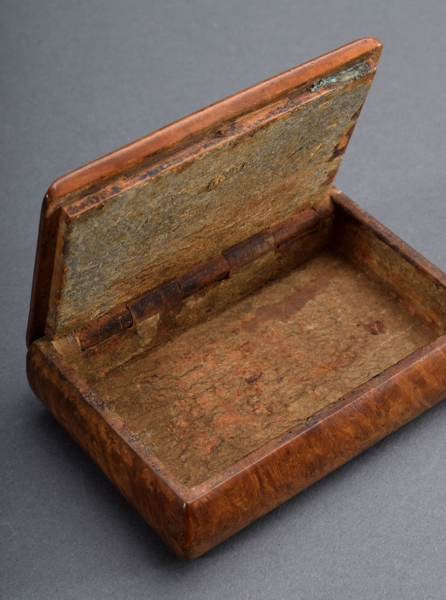 Wurzelholz Schnupftabakdose mit geschnitztem Rel | Burl wood snuff box with carved relief in the li - Bild 8 aus 8