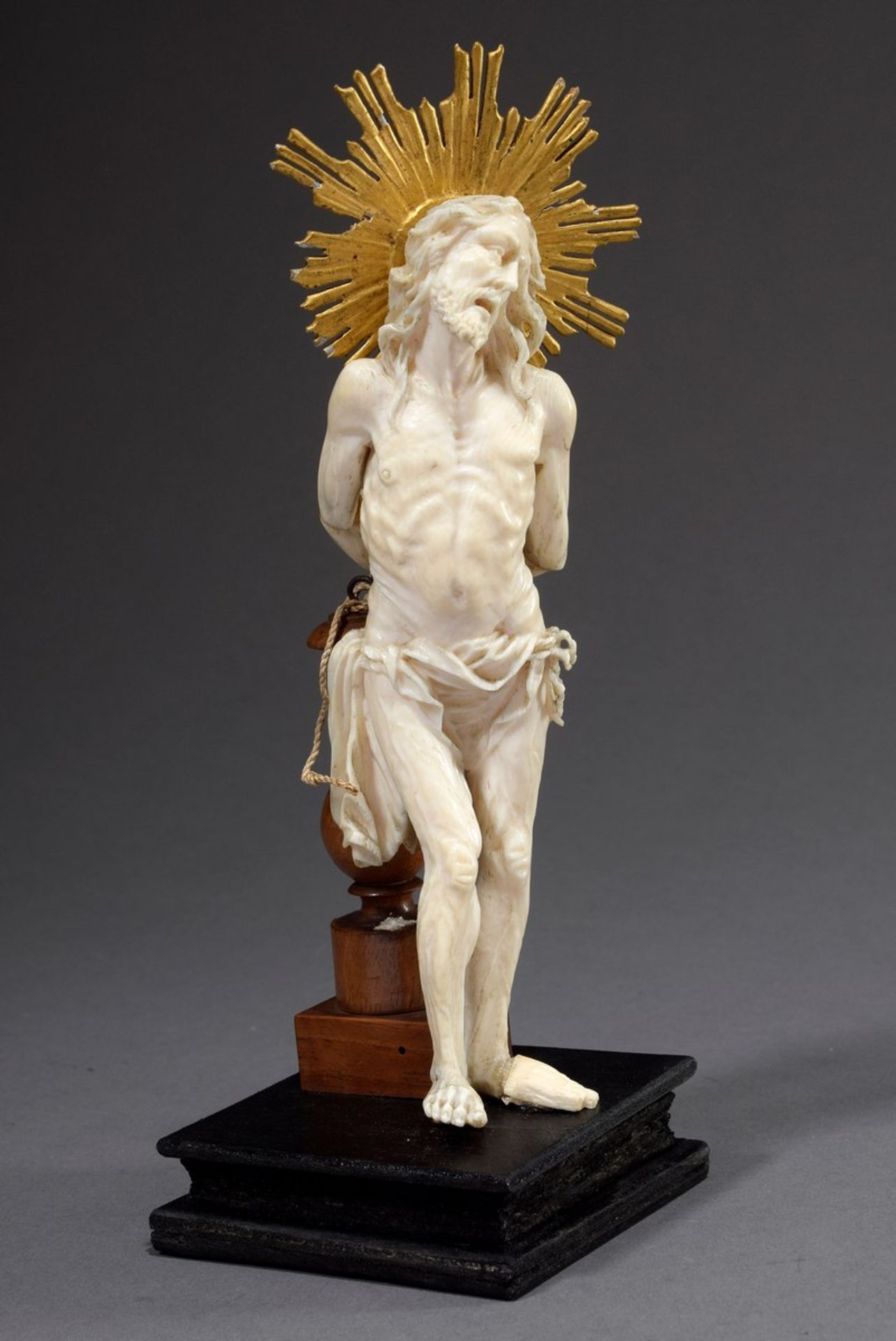 Elfenbeinskulptur „Christus an der Martersäule" | Ivory sculpture "Christ at St. Mary's Column" wi