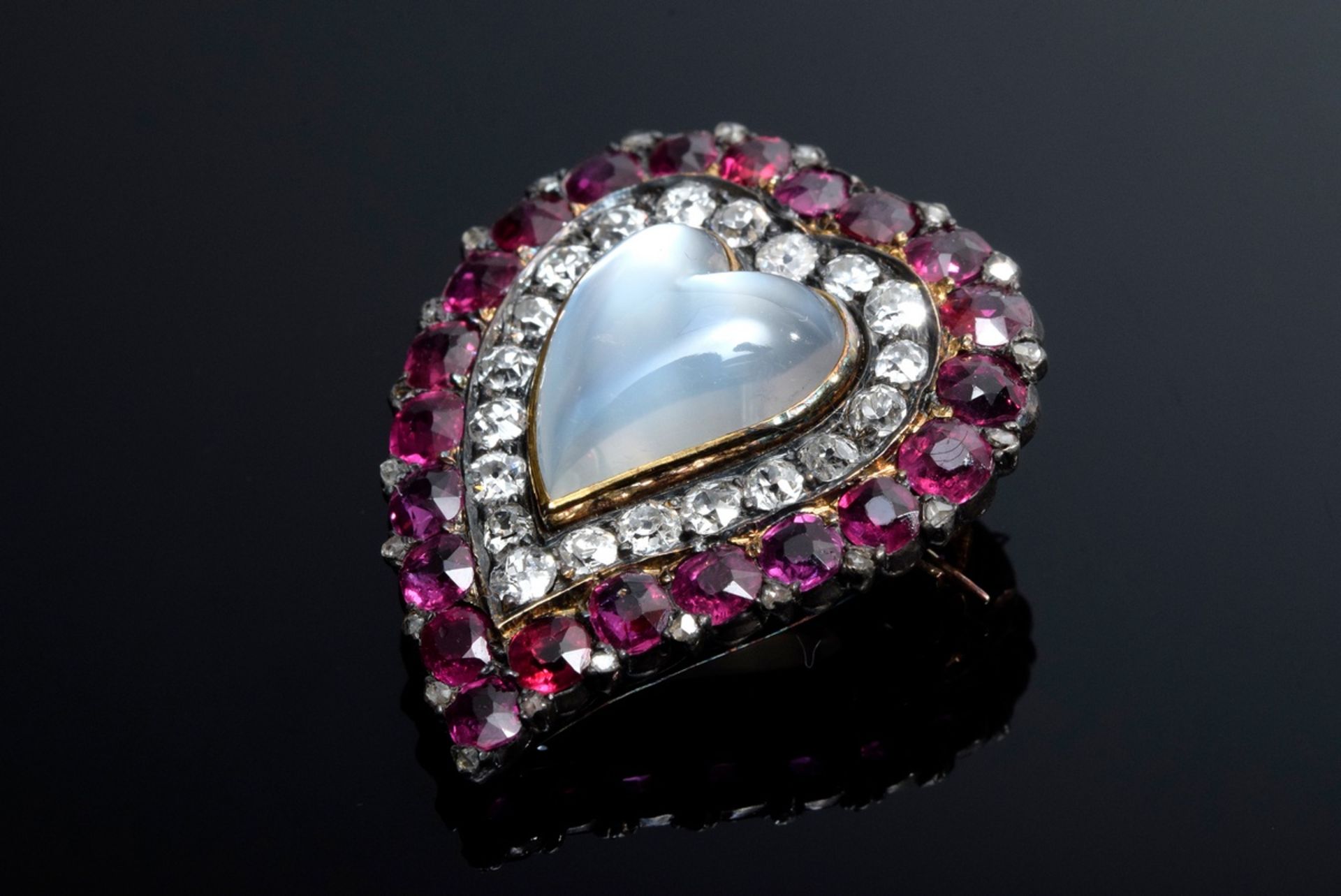 Viktorianische "Herz" Nadel mit Mondstein in Rub | Victorian "heart" pin with moonstone in ruby and