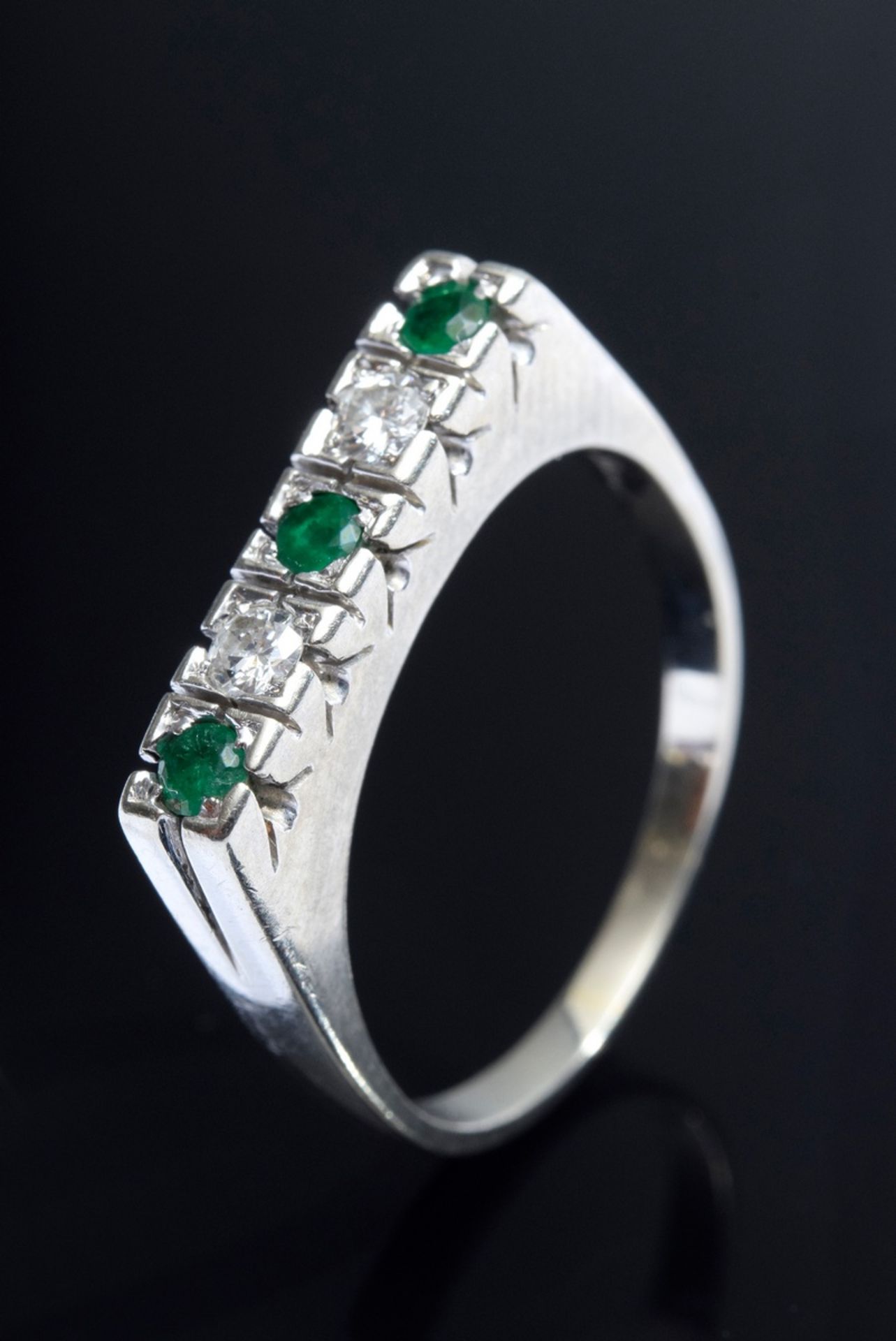 WG 750 Vorsteckring mit Brillanten (zus. ca. 0.1 | WG 750 ring with brilliant-cut diamonds (total a