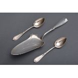 3 Diverse Teile Jugendstil Besteck: Tortenheber | 3 Various pieces of Art Nouveau cutlery: cake se