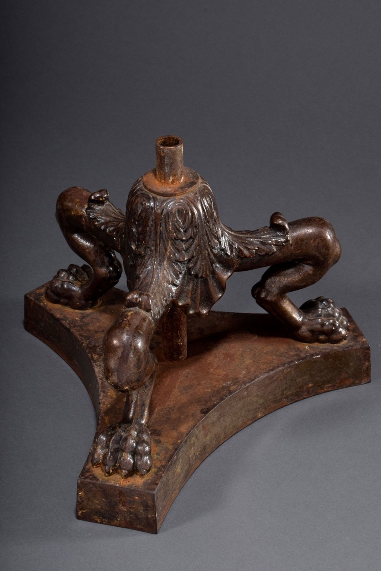 Eisen Fuß mit drei Löwentatzen in Art von Karl | Iron foot with three lion paws in the manner of K